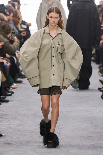 Look 50